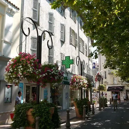 Vieille 1 - Luca's Apartment, 1 Bedroom, Max 2 Adults And 2 Kids Antibes
